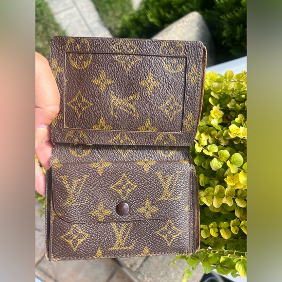 Louis Vuitton holder🌙 - Picture 8 of 16